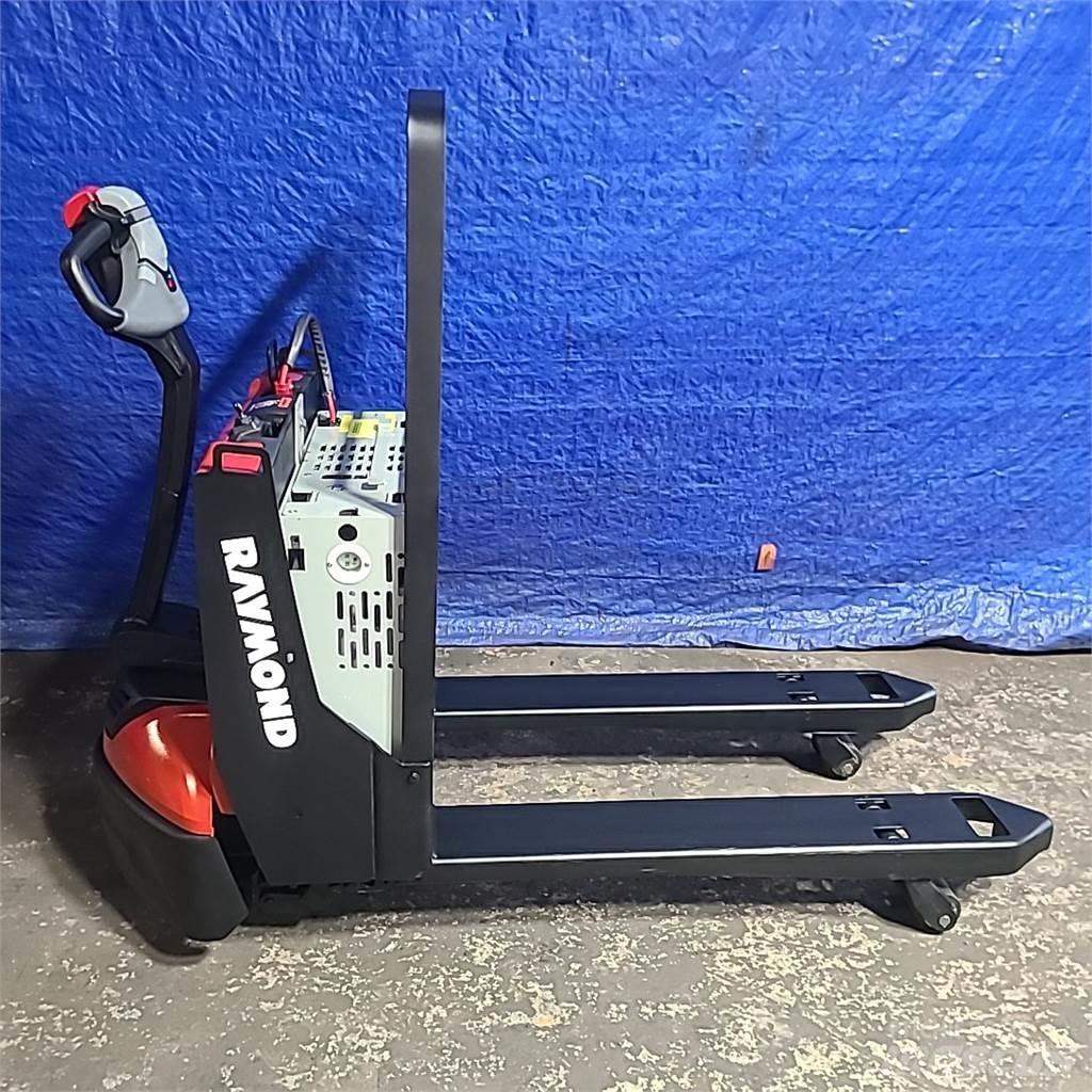 Raymond 8210 Hand pallet truck