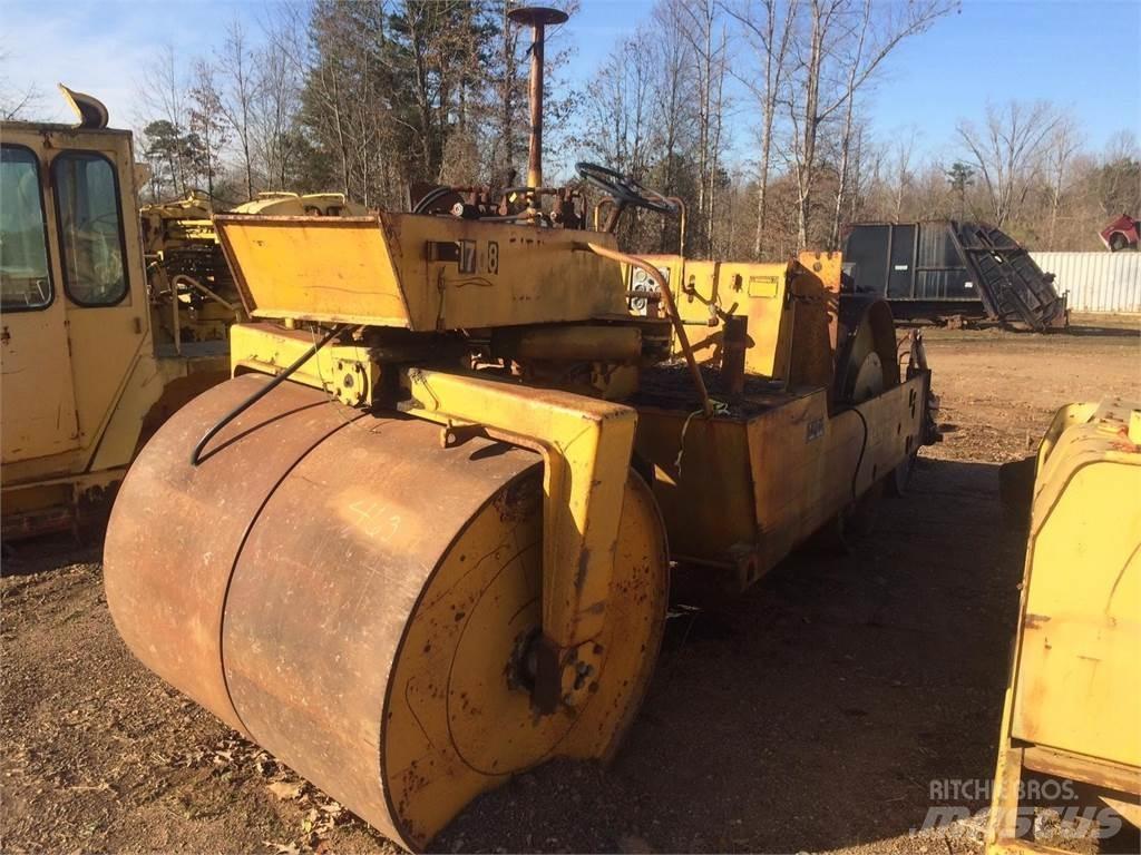 Koehring S812A Single drum rollers