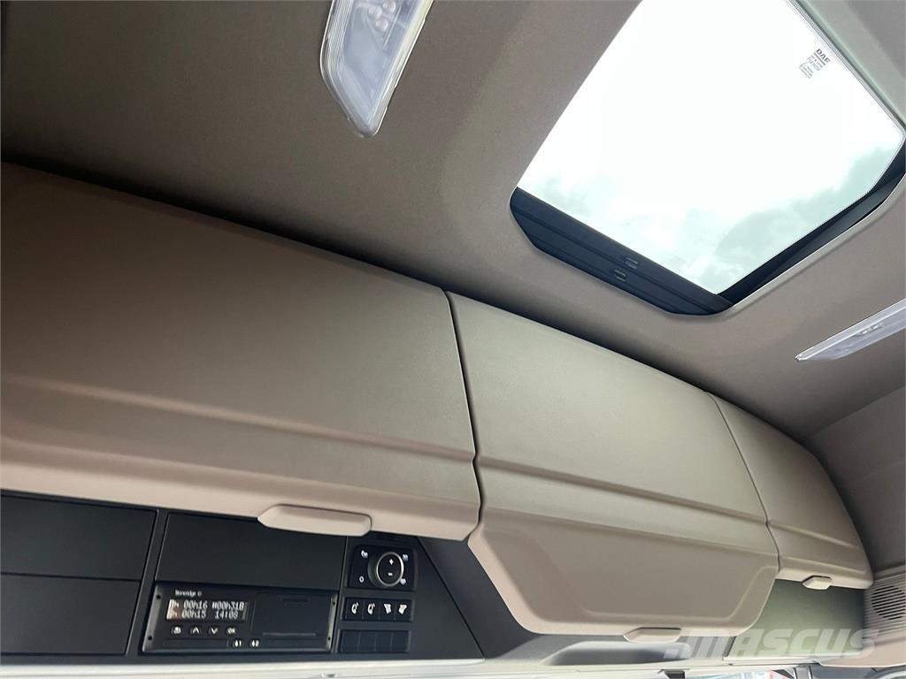 DAF XF480 FAS 6x2 Box body trucks