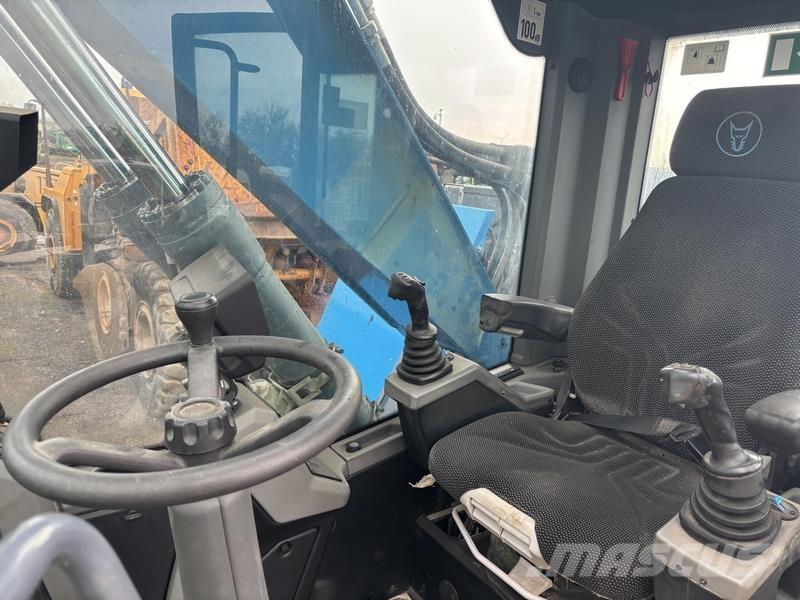 Fuchs MHL320 Waste / industry handlers