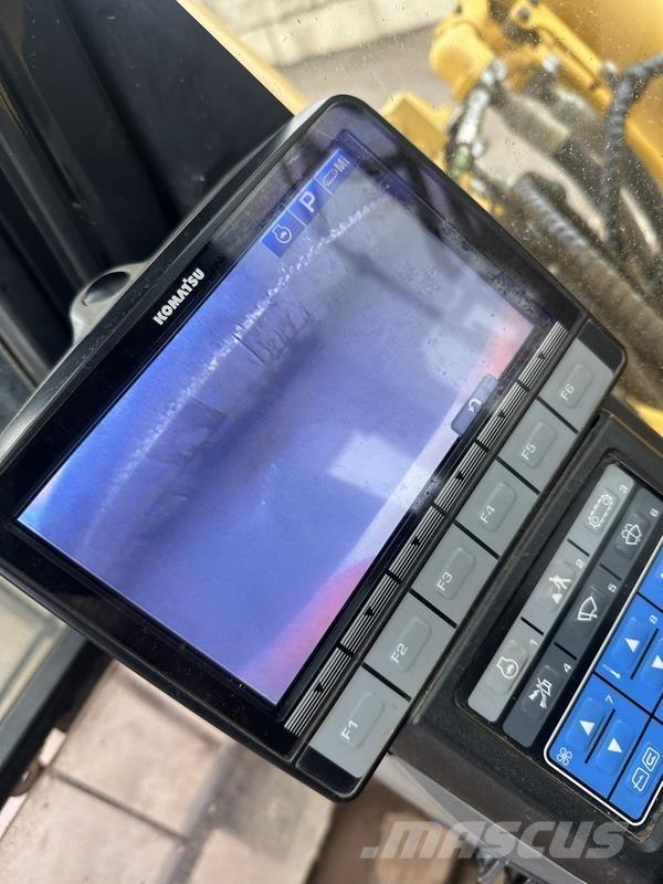 Komatsu PC490 LC-10 Crawler excavators