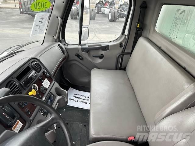 Freightliner M2106 Box body trucks