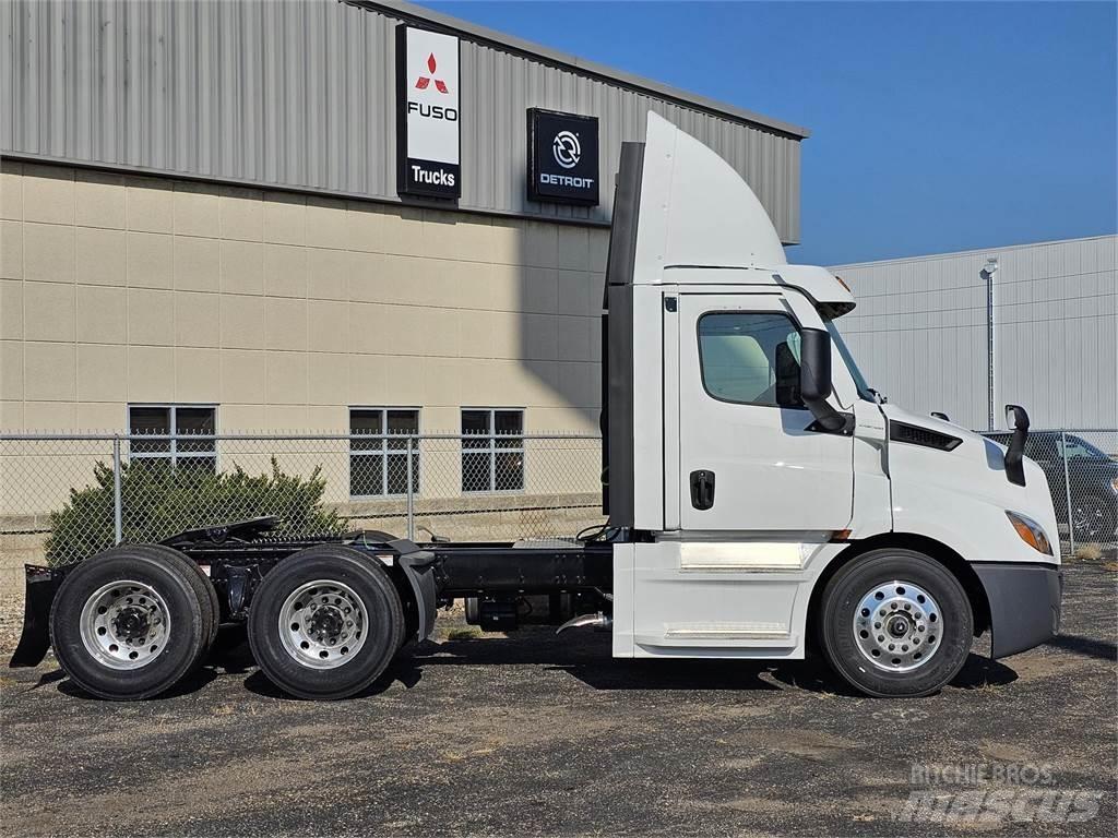Freightliner PE116DC Tractor Units