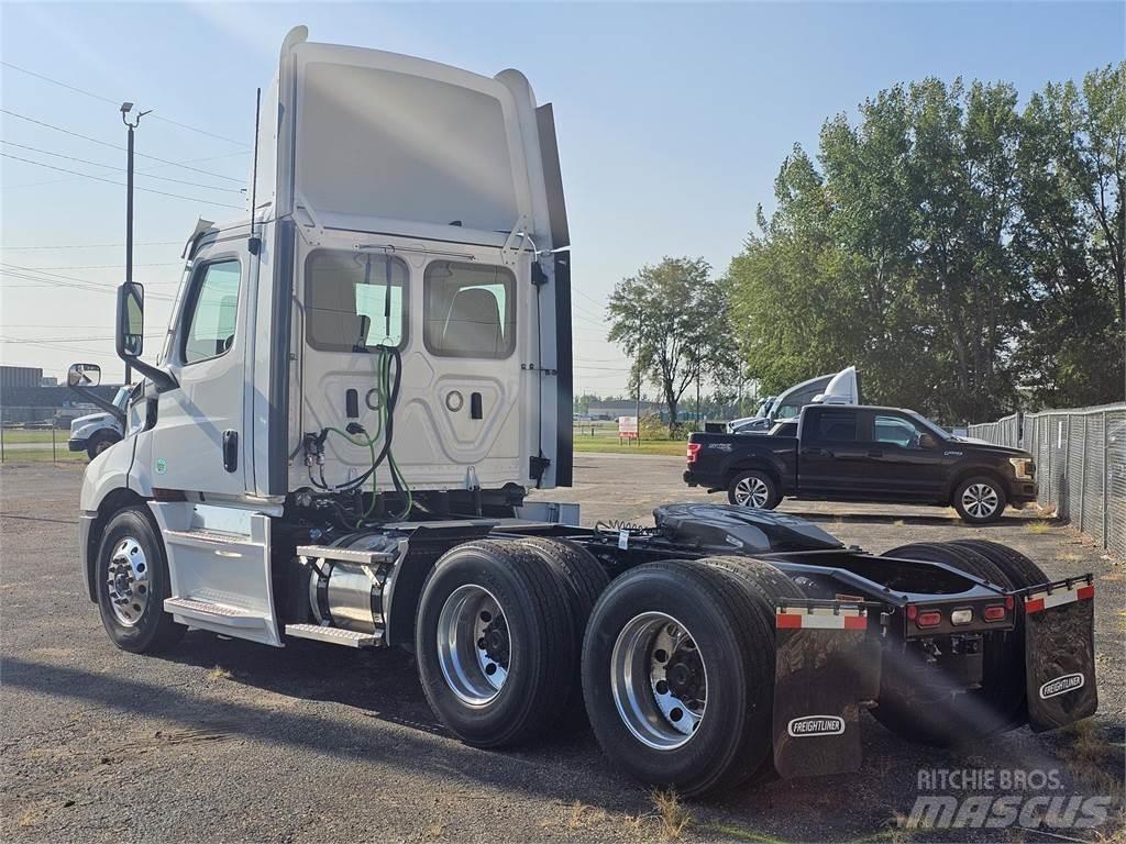 Freightliner PE116DC Tractor Units