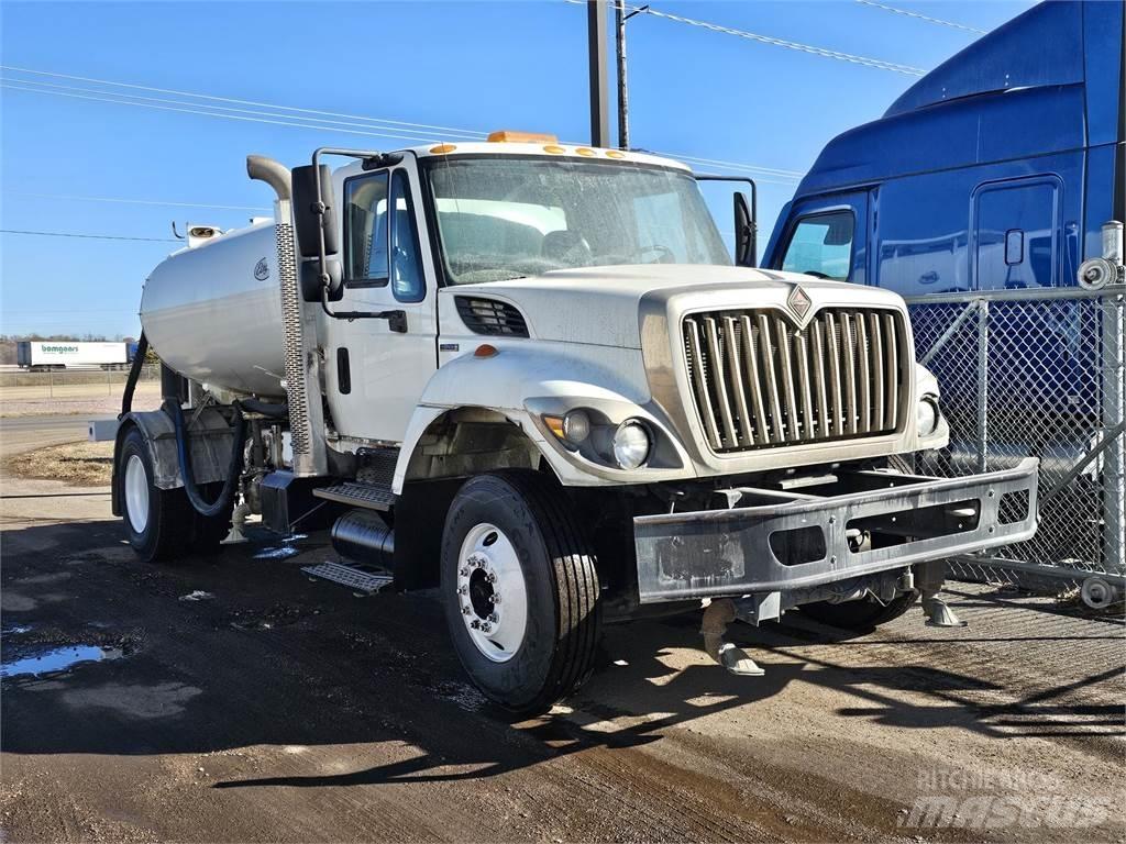 International 7000 Chassis Cab trucks