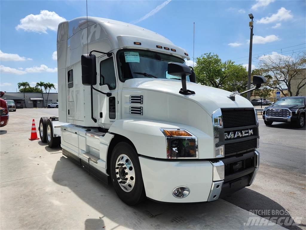 Mack AN64T Tractor Units