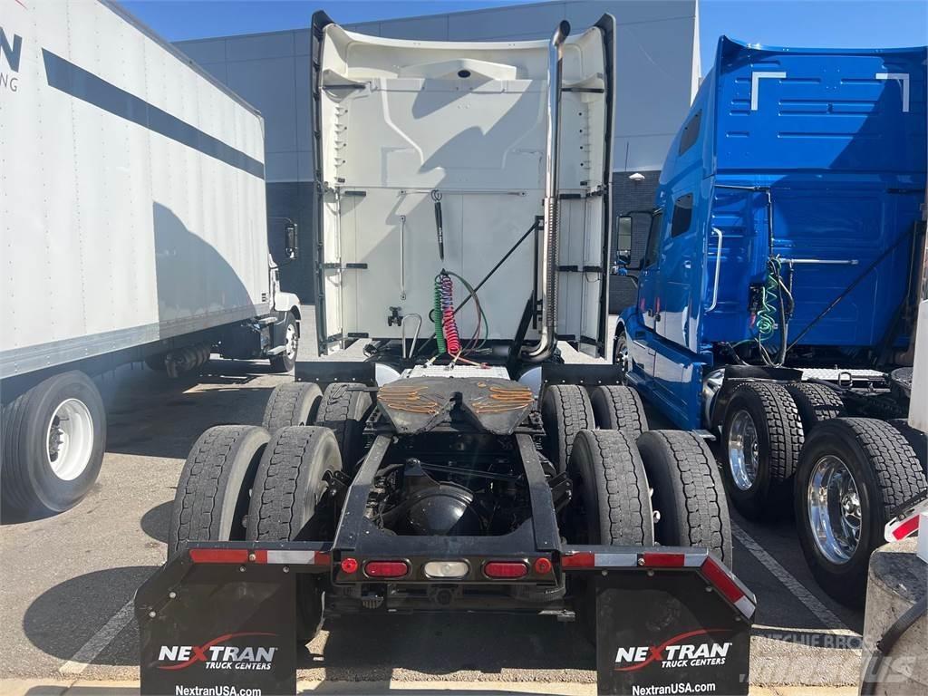 Mack AN64T Tractor Units