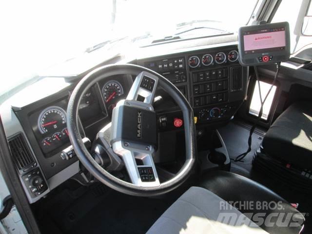 Mack AN64T Tractor Units