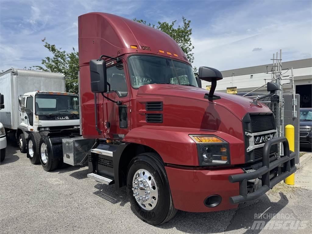 Mack AN64T Tractor Units