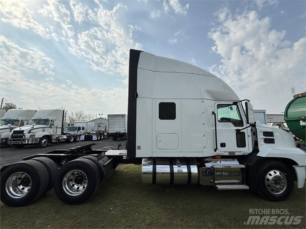Mack AN64T Tractor Units