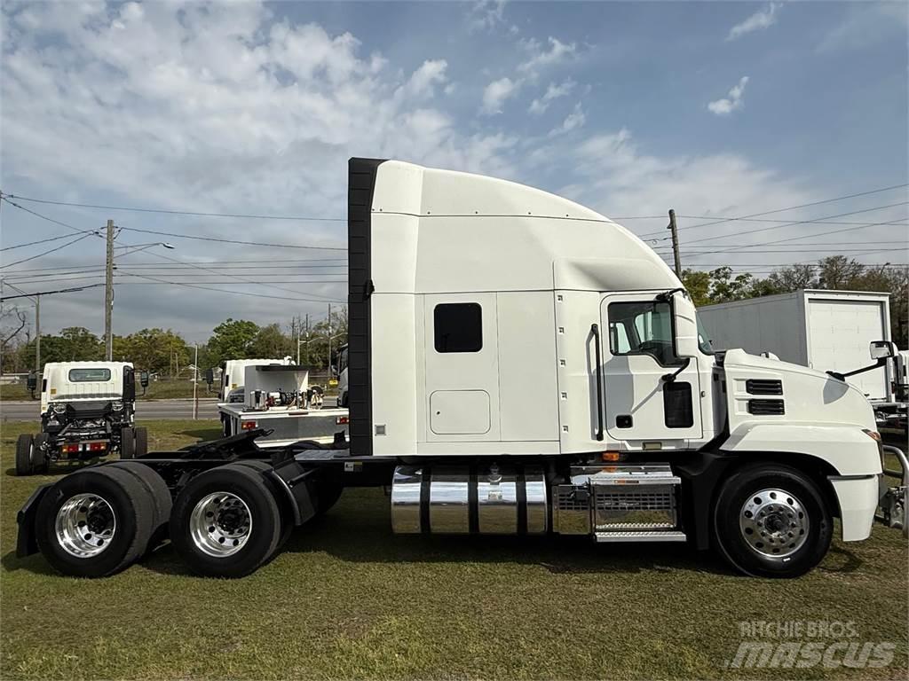 Mack AN64T Tractor Units