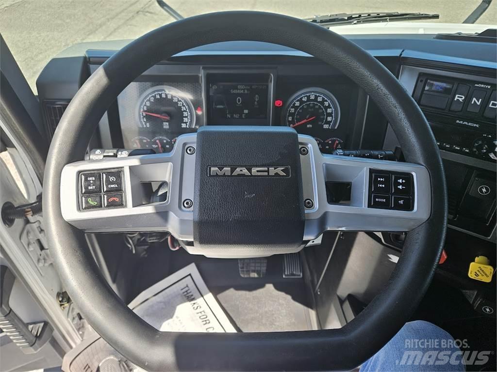 Mack AN64T Tractor Units