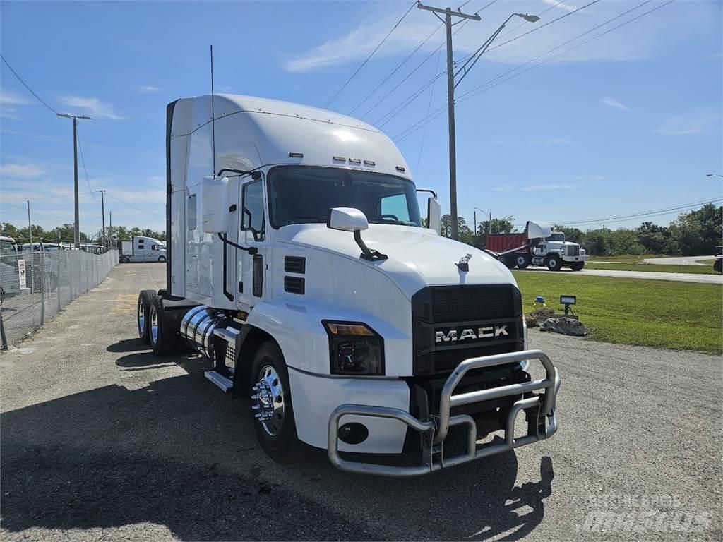 Mack AN64T Tractor Units