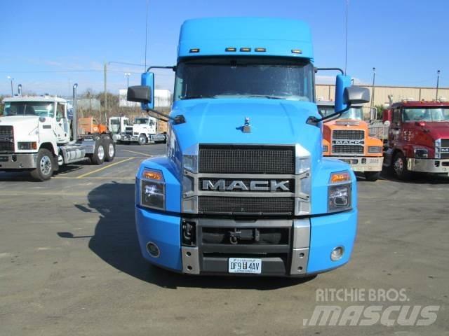Mack AN64T Tractor Units