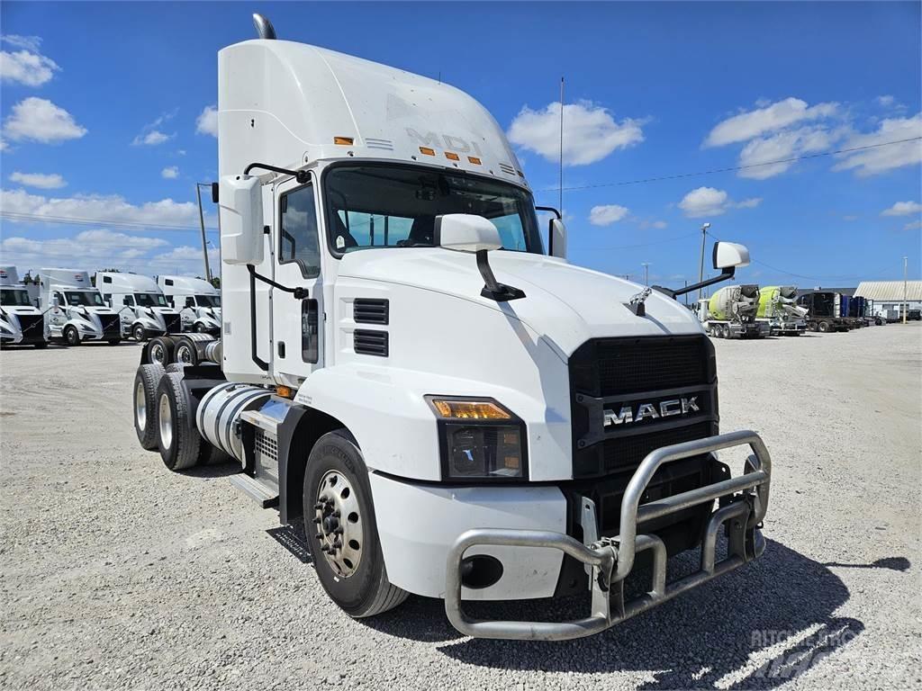 Mack AN64T Tractor Units