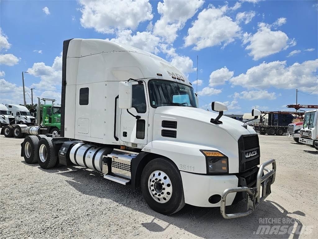 Mack AN64T Tractor Units
