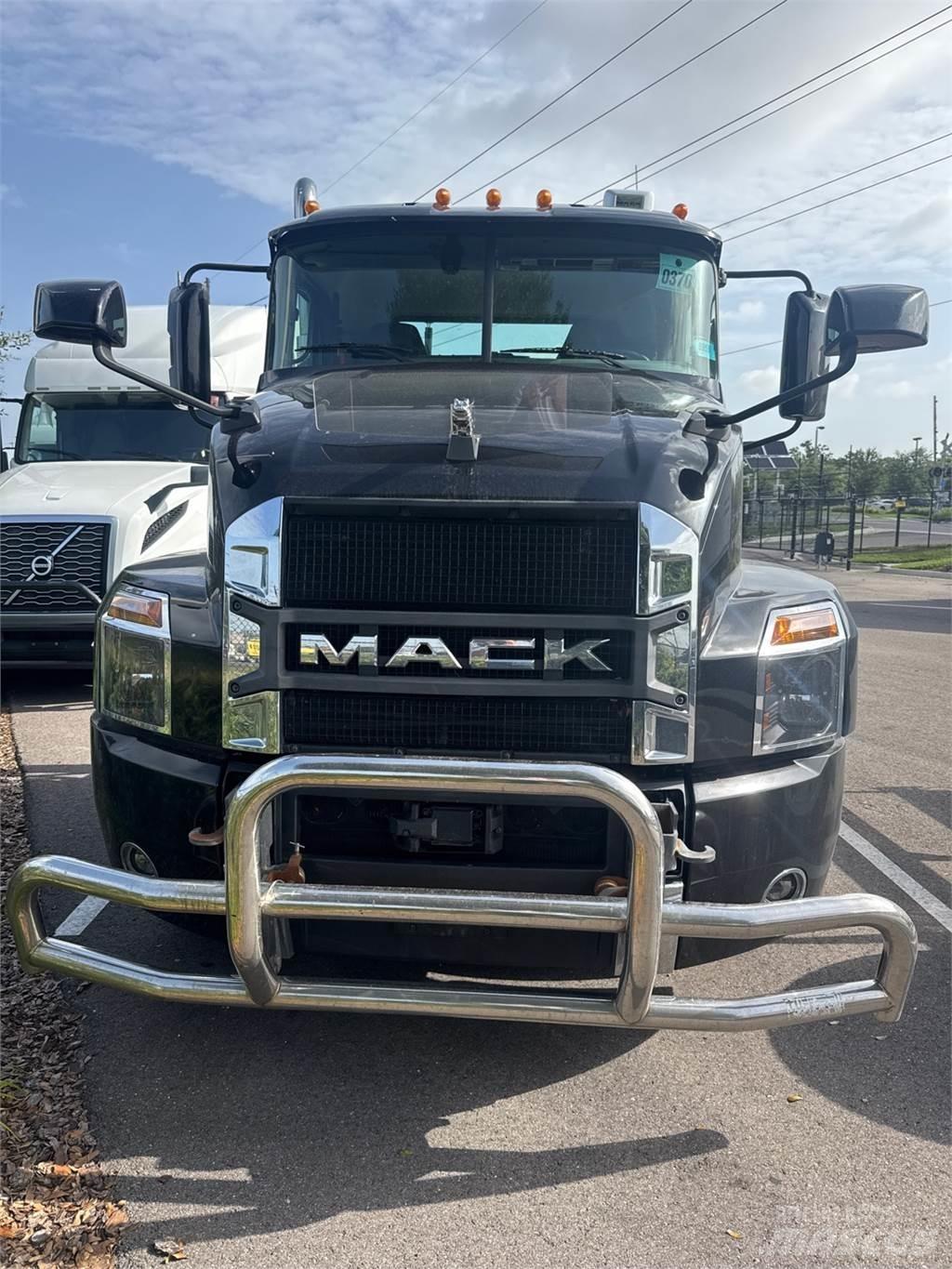 Mack AN64T Tractor Units