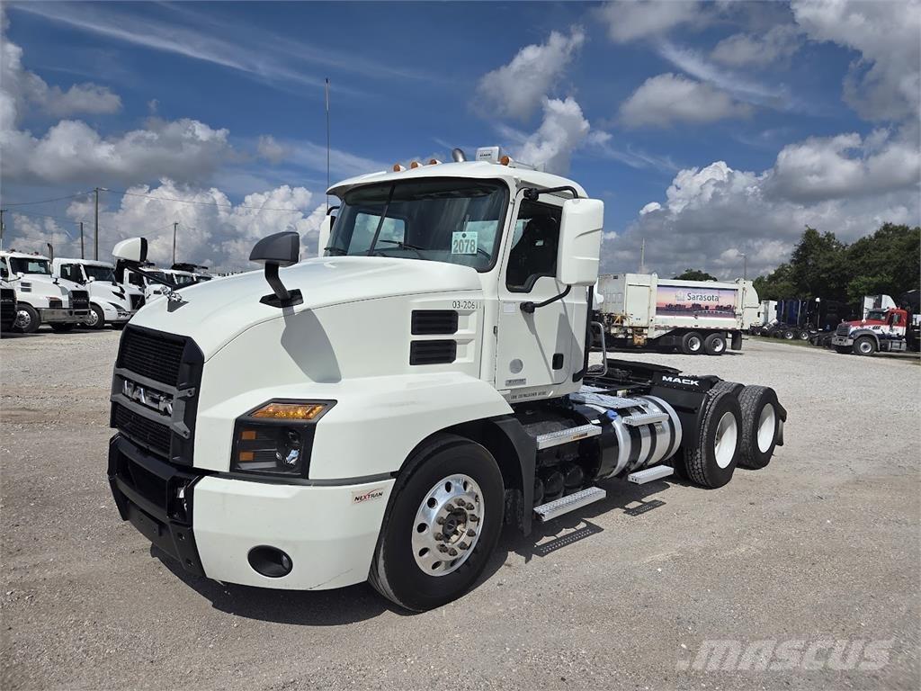 Mack AN64T Tractor Units