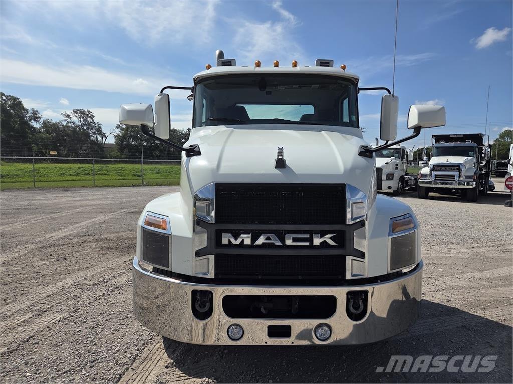 Mack AN64T Tractor Units