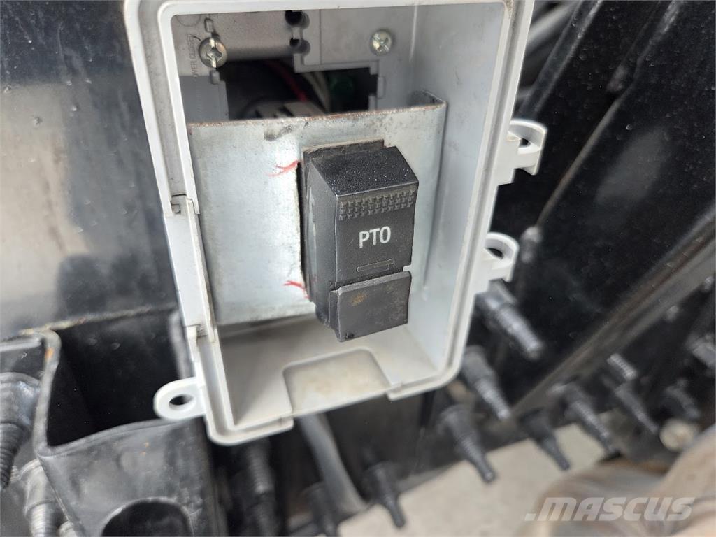 Mack AN64T Tractor Units