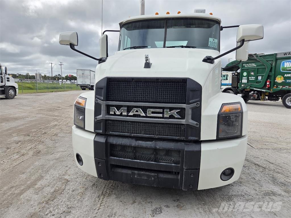Mack AN64T Tractor Units