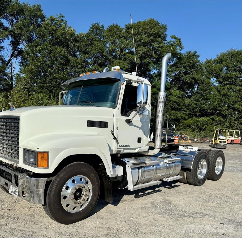 Mack CHU613 Tractor Units