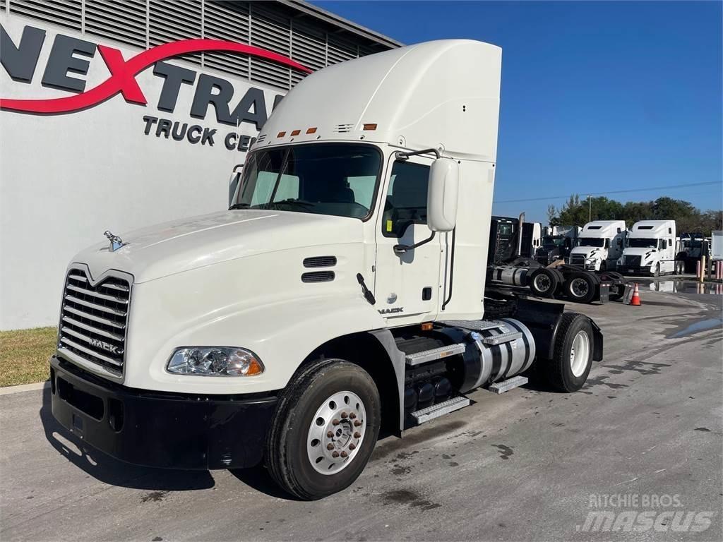 Mack CXU612 Tractor Units