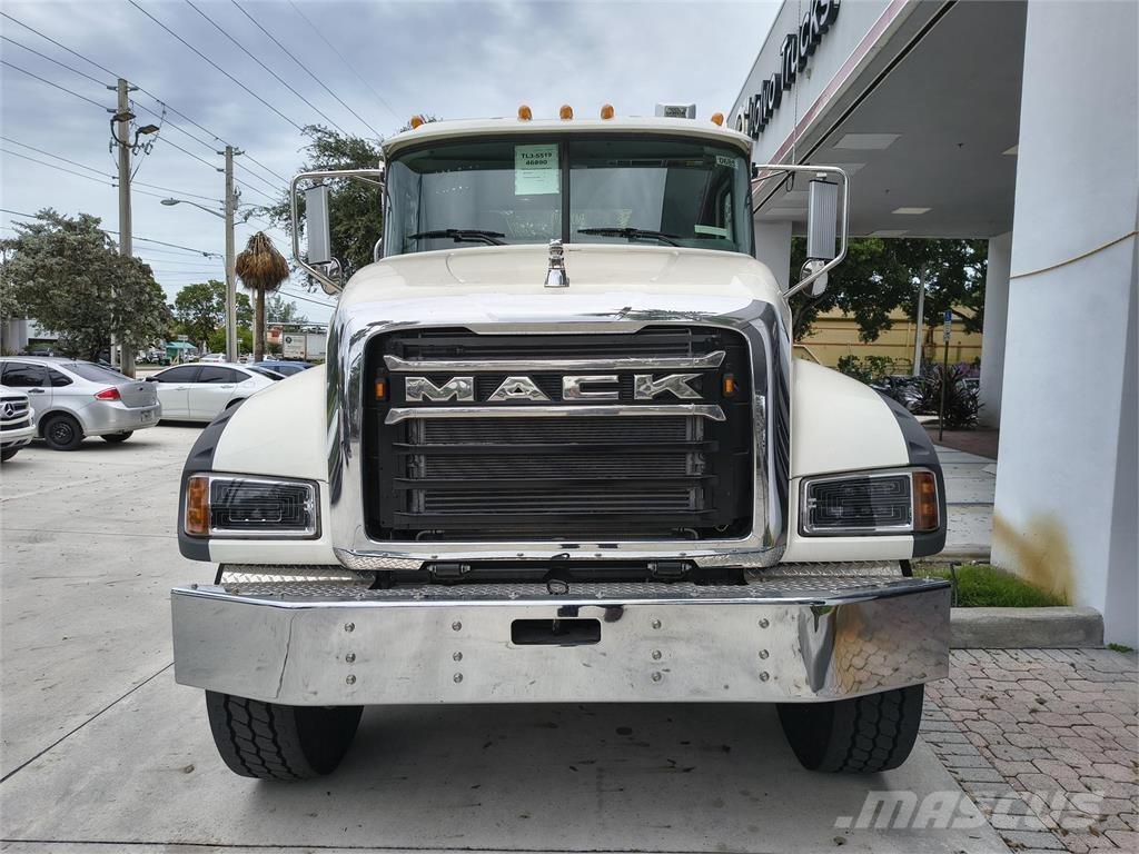 Mack GR64F Forestry - Others