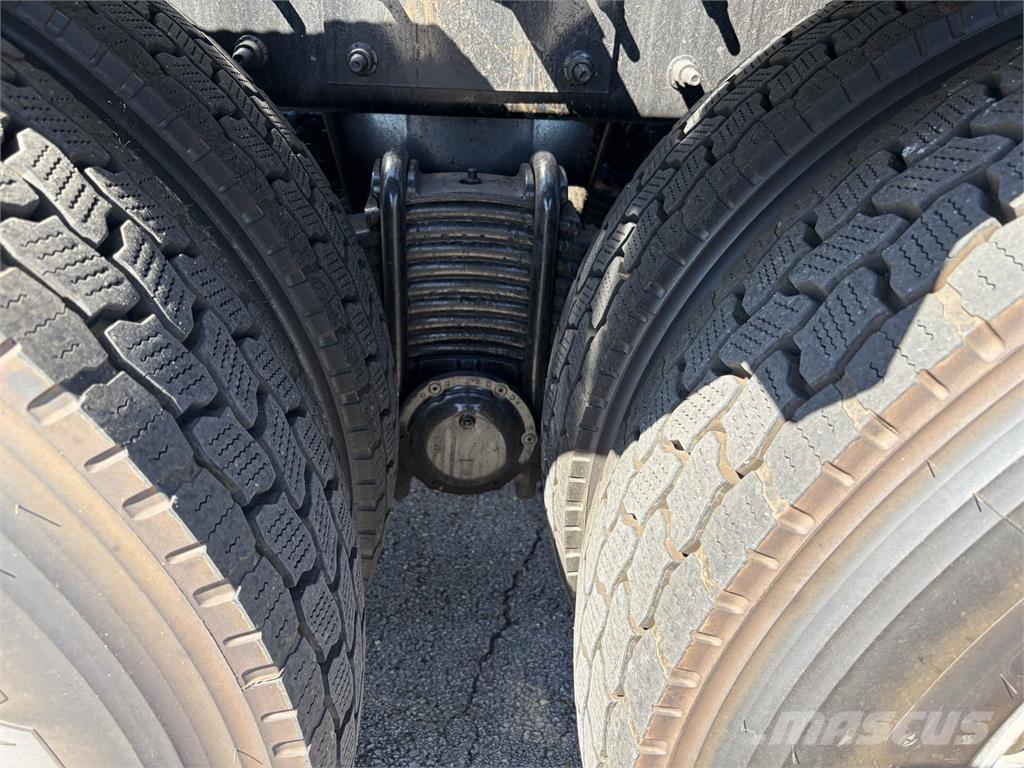 Mack GR64F Other trucks