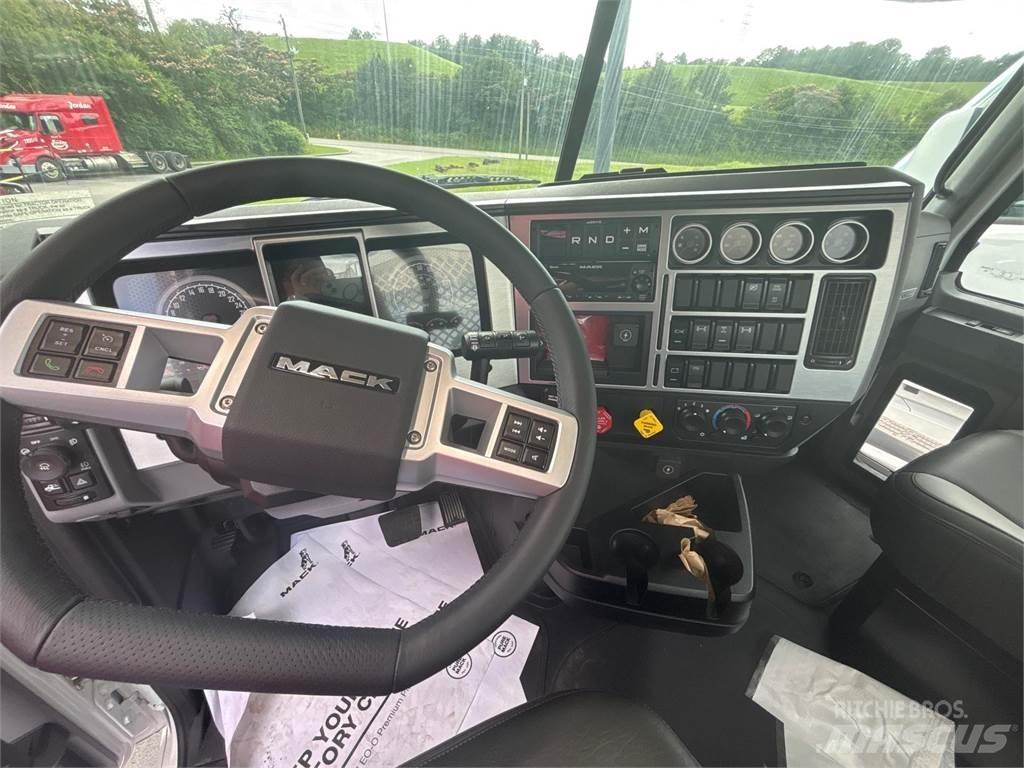 Mack GR64FT Tractor Units