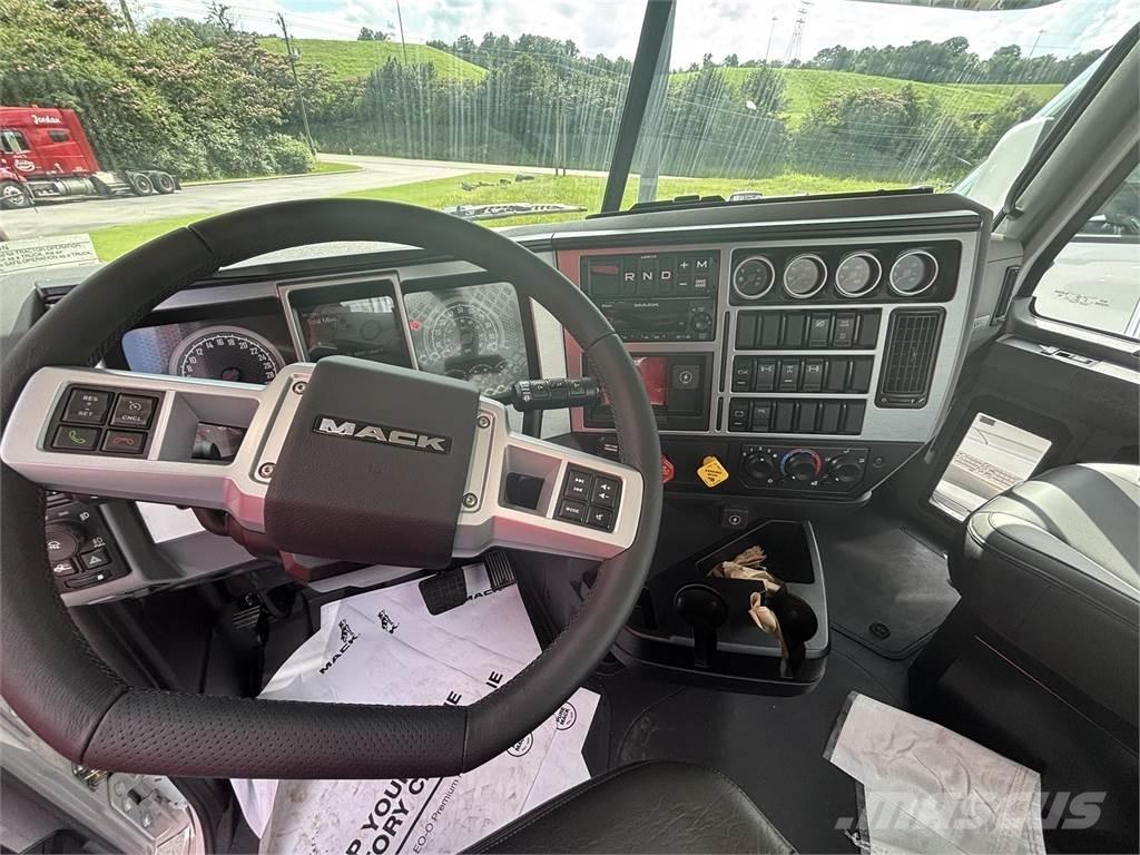 Mack GR64FT Tractor Units