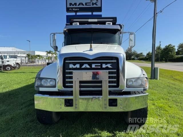 Mack GU713 Tractor Units