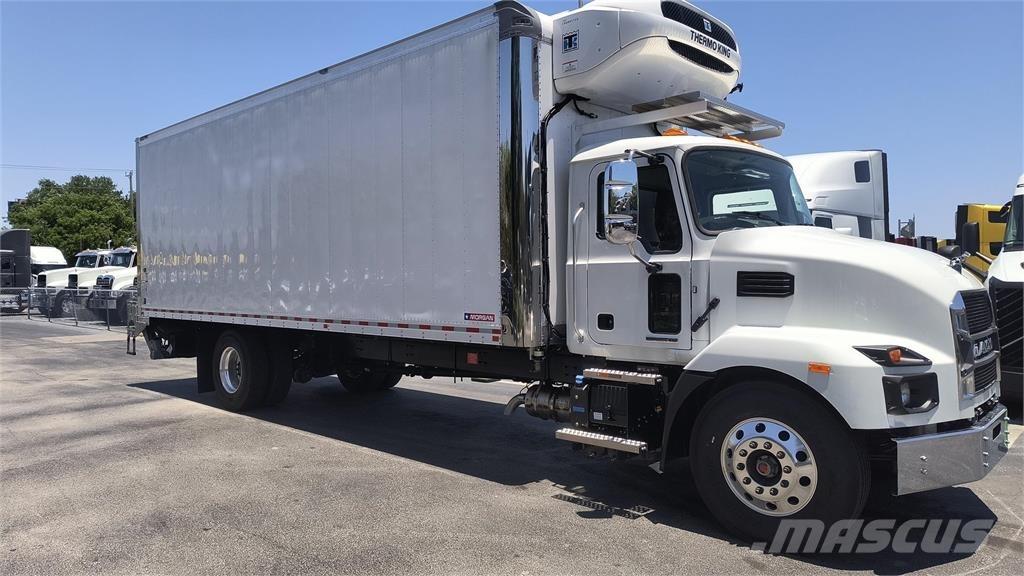 Mack MD6 42R Box body trucks