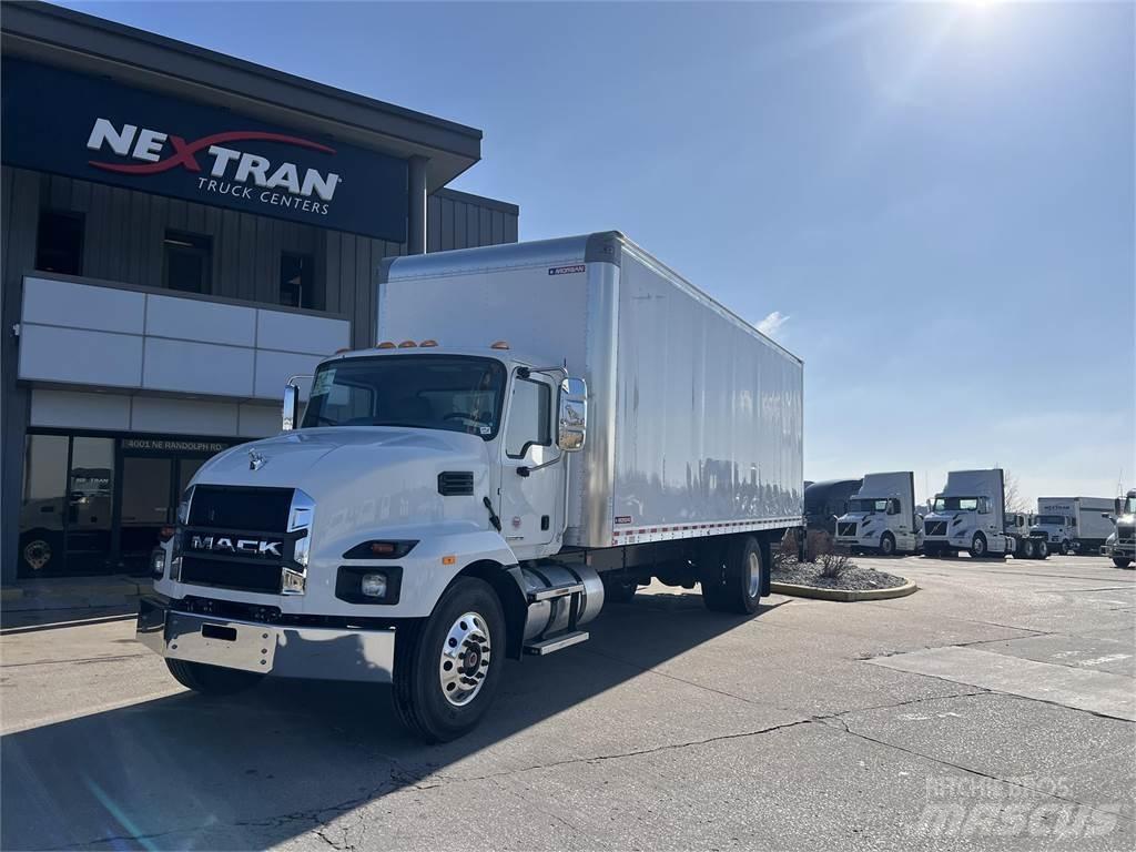 Mack MD642 Tractor Units