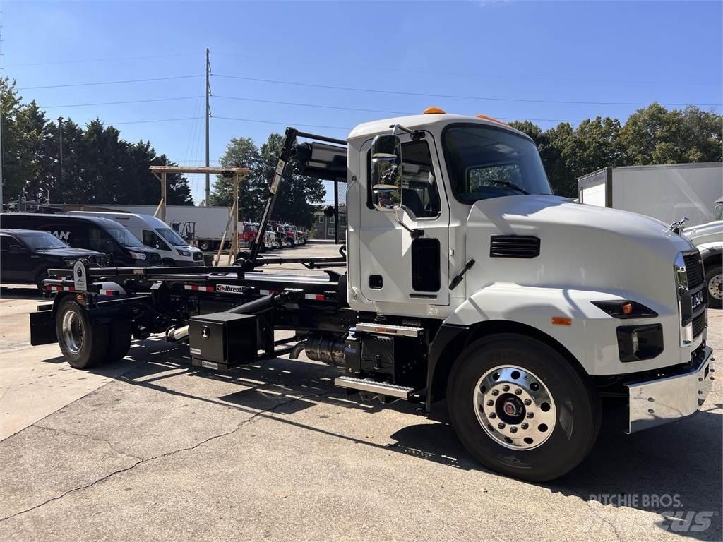 Mack MD7 42R Chassis Cab trucks