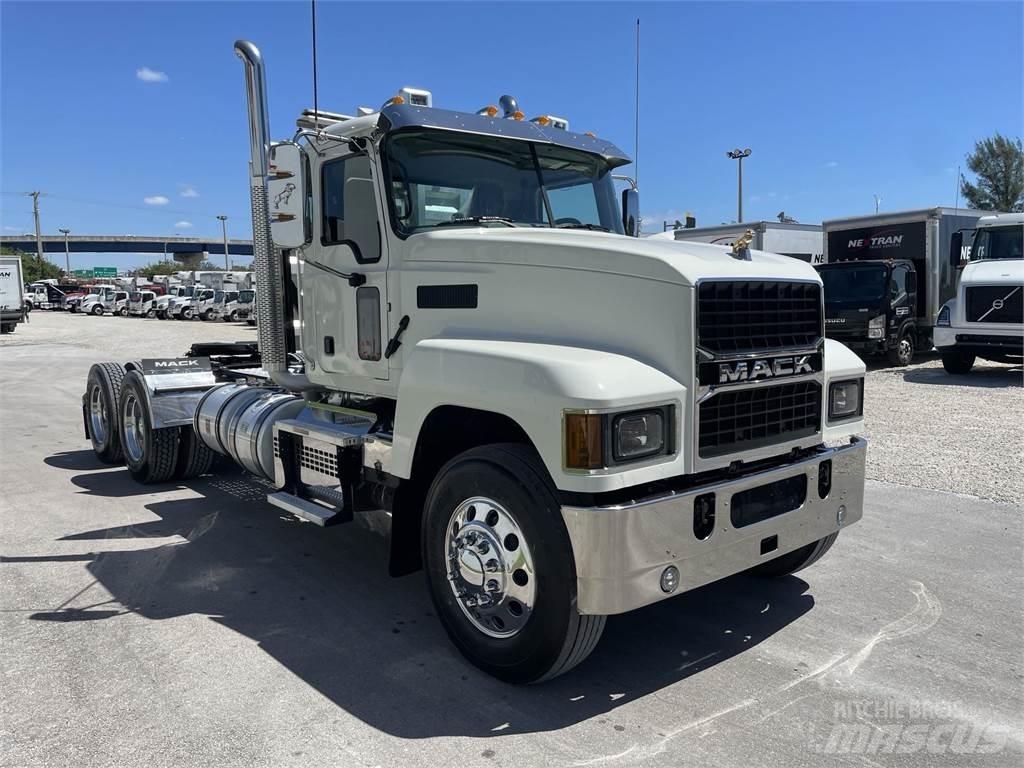 Mack PI64T Tractor Units