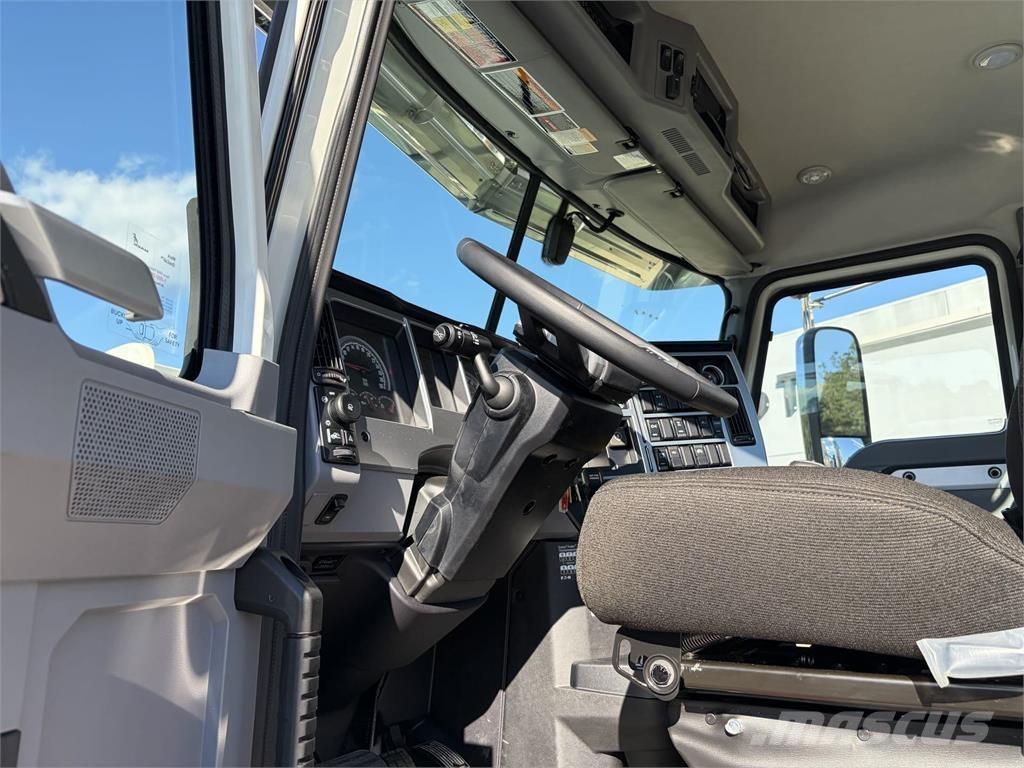 Mack PI64T Tractor Units