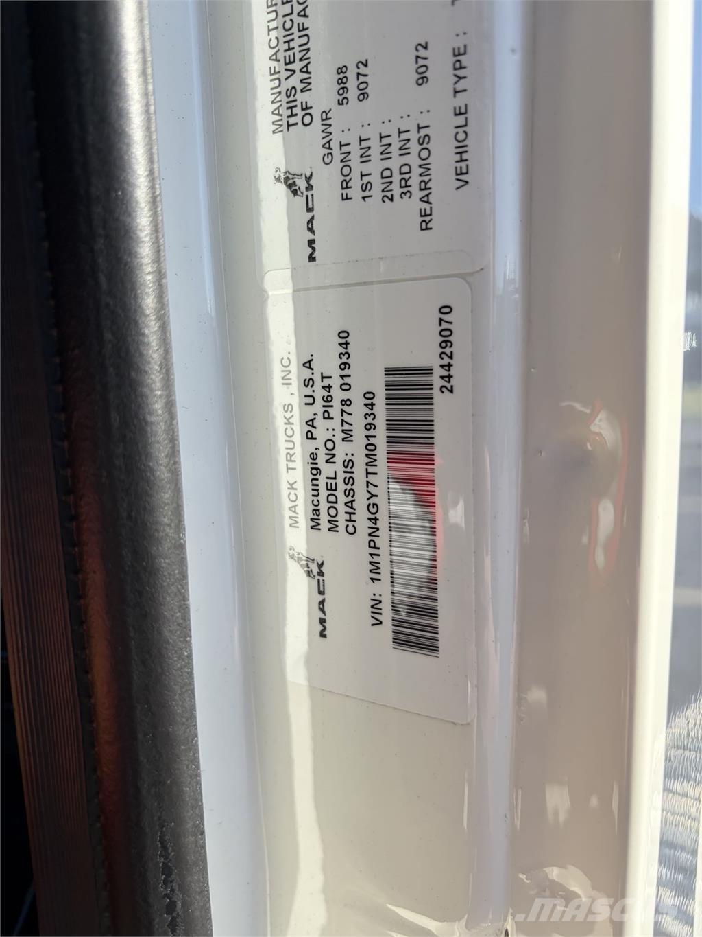 Mack PI64T Tractor Units