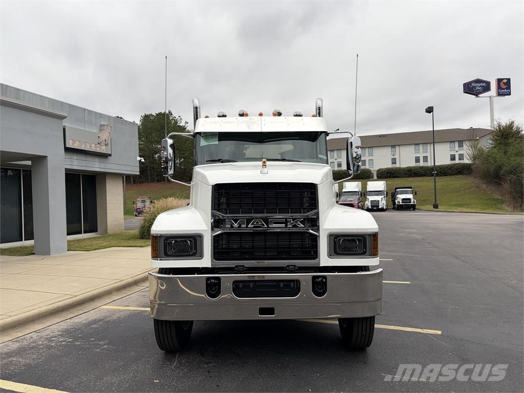 Mack PI64T Tractor Units