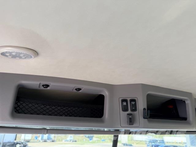 Mack PI64T Tractor Units