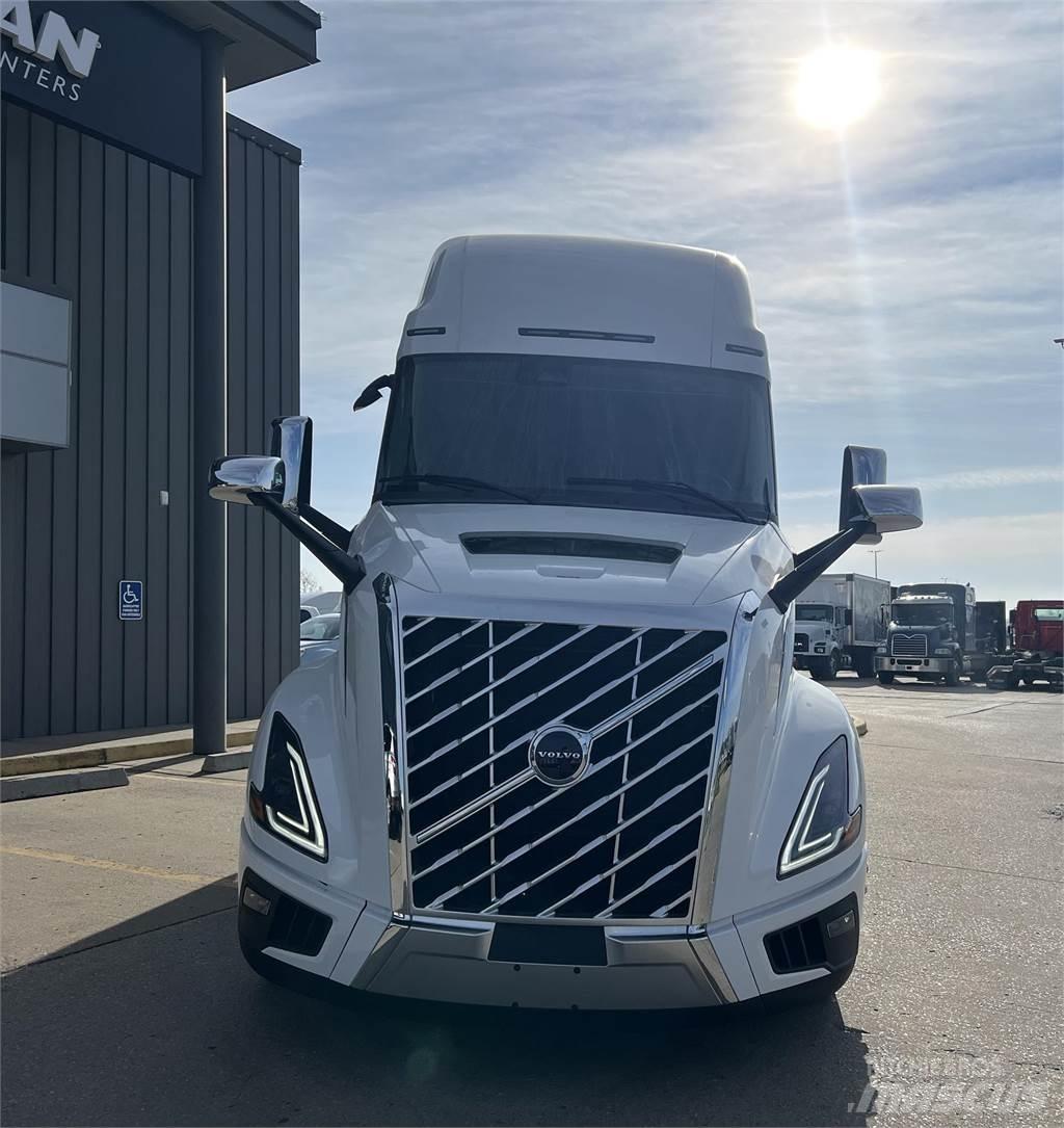 Volvo NEW VNL860 Tractor Units