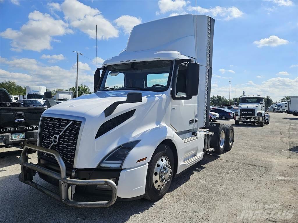 Volvo VNL62T300 Tractor Units