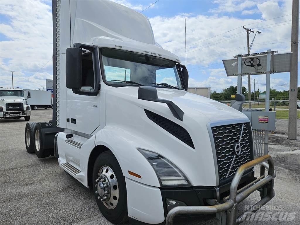 Volvo VNL62T300 Tractor Units