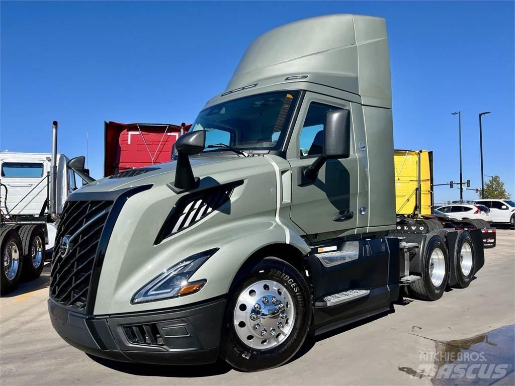 Volvo VNL64T300 Tractor Units