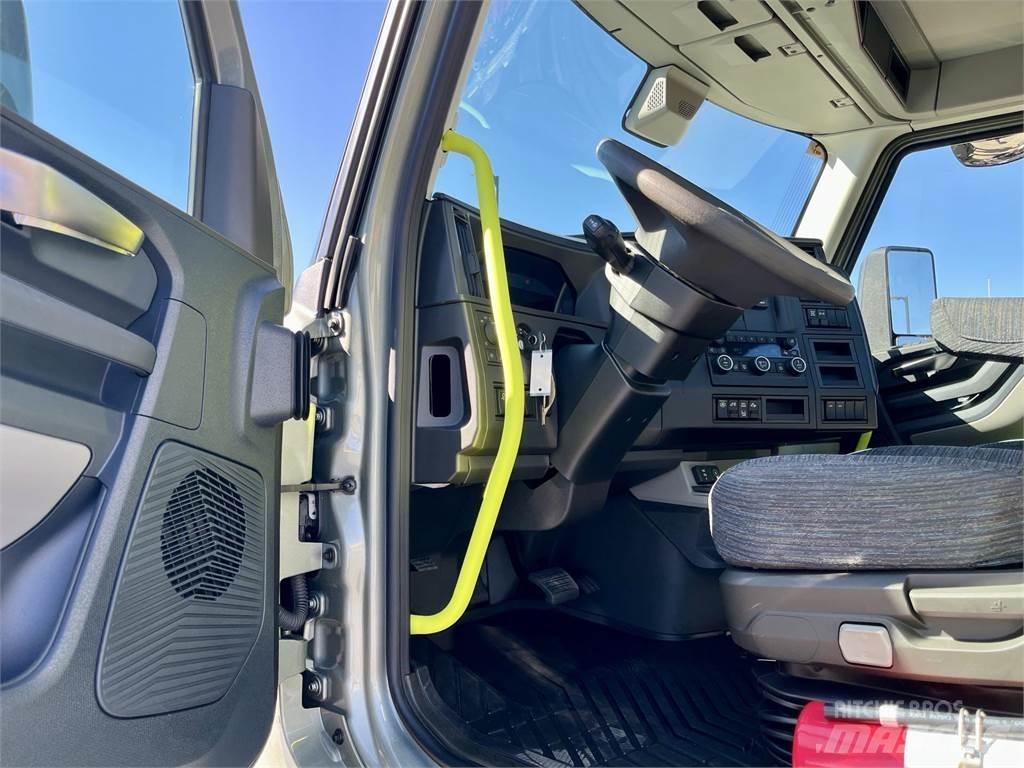 Volvo VNL64T300 Tractor Units