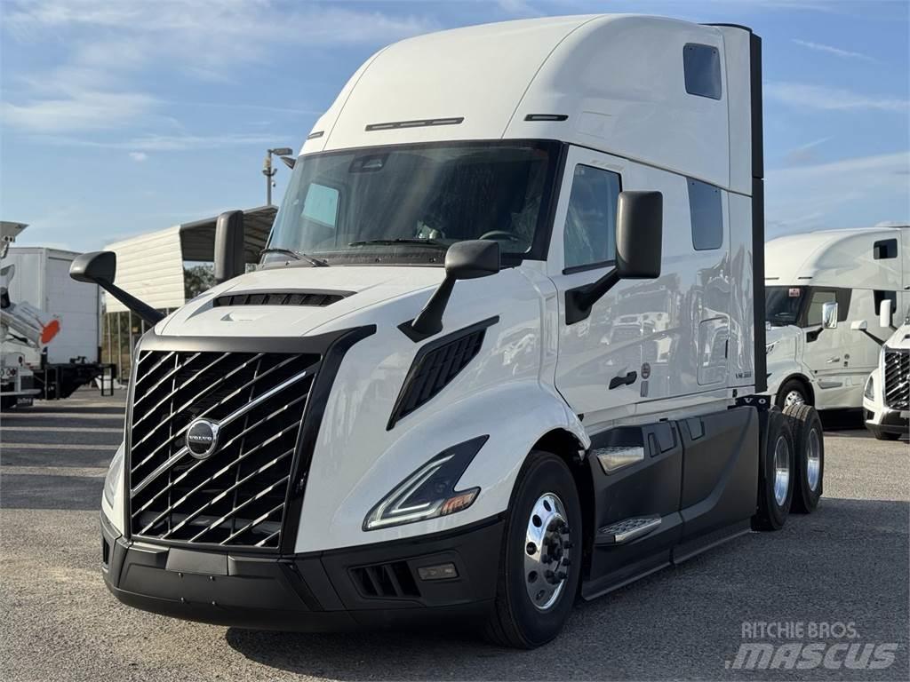 Volvo VNL64T300 Tractor Units