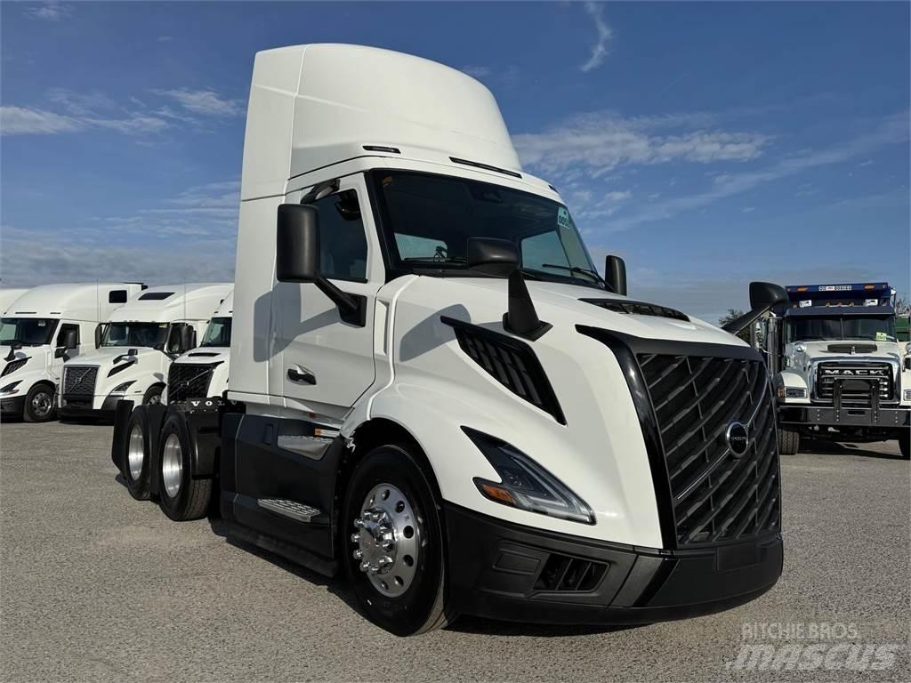 Volvo VNL64T300 Tractor Units