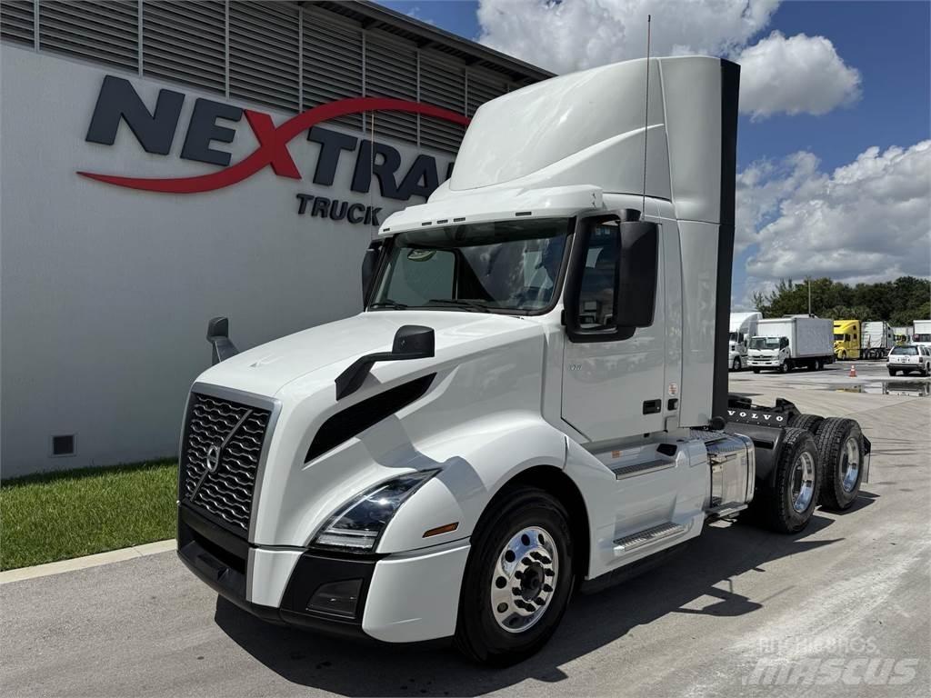 Volvo VNL64T300 Tractor Units
