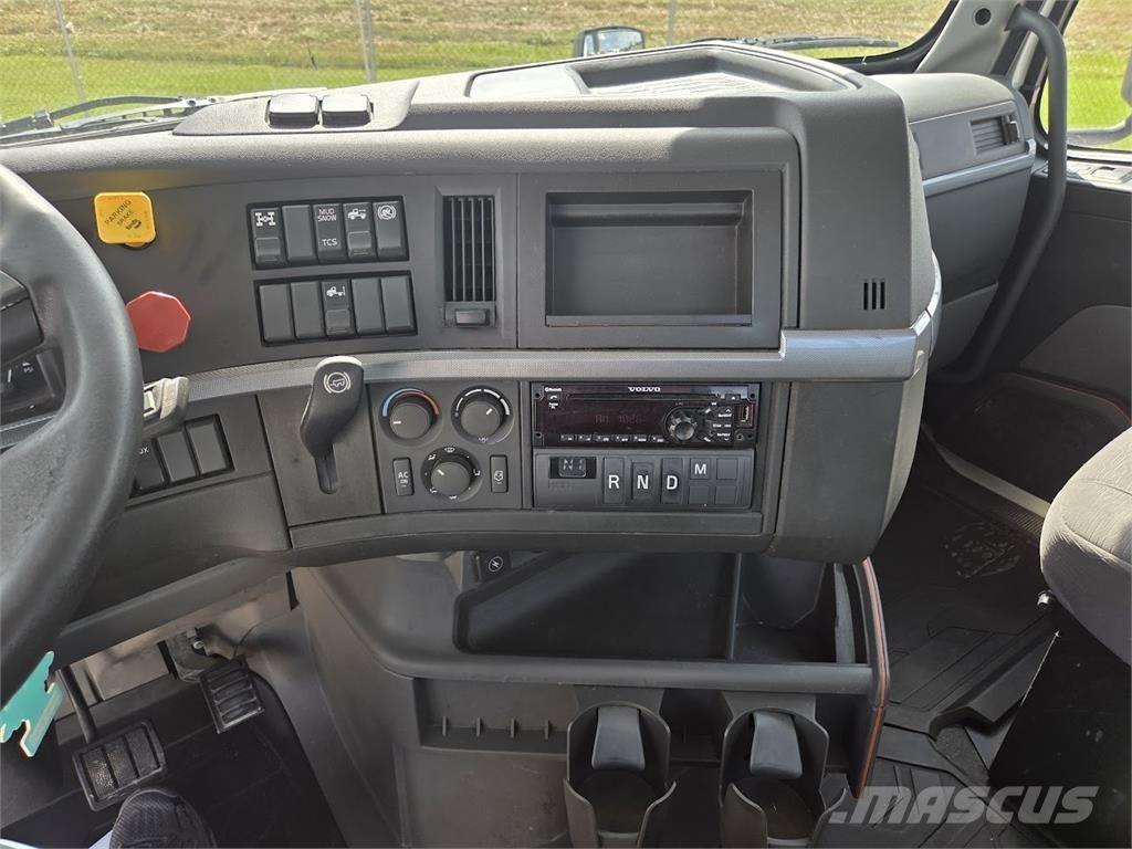 Volvo VNL64T300 Tractor Units