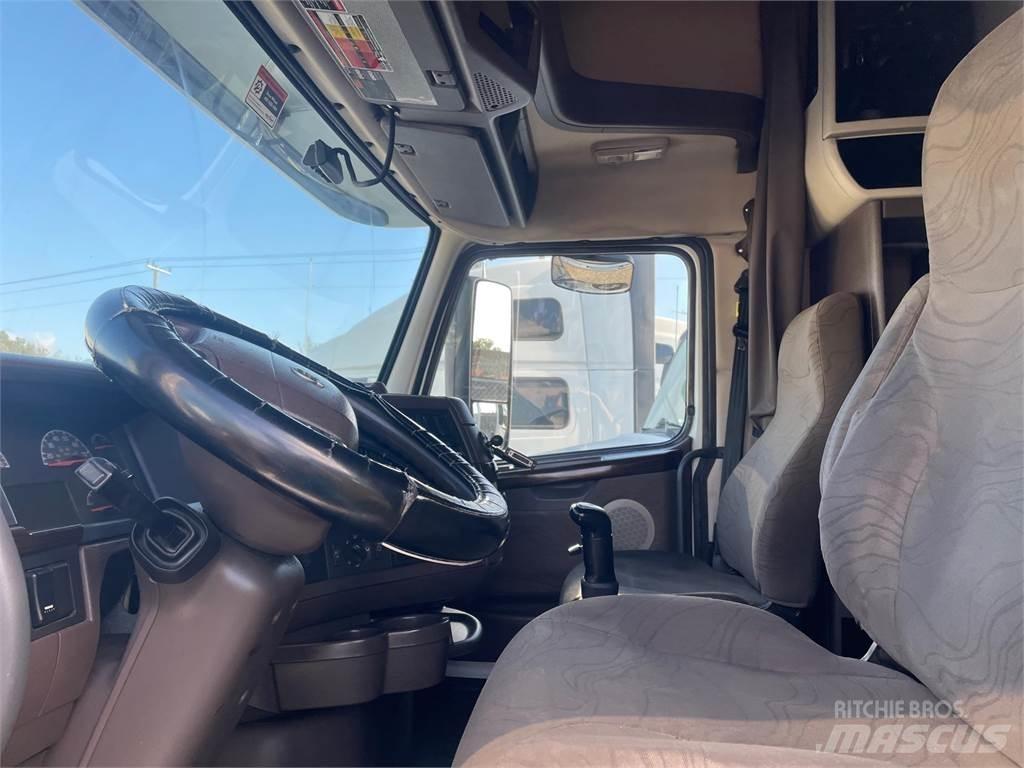 Volvo VNL64T670 Tractor Units